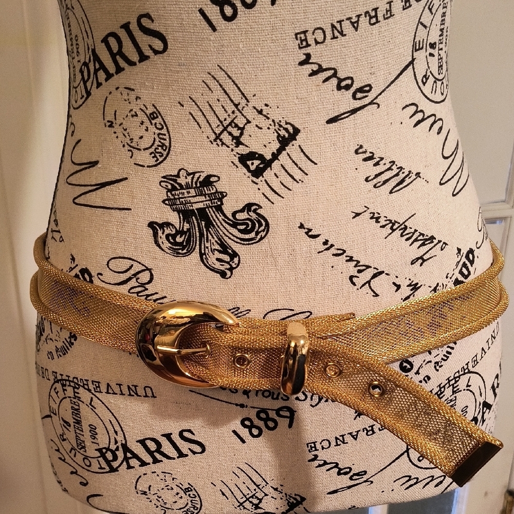 Vintage Gold Mesh Belt. Size Large. Great Condition.